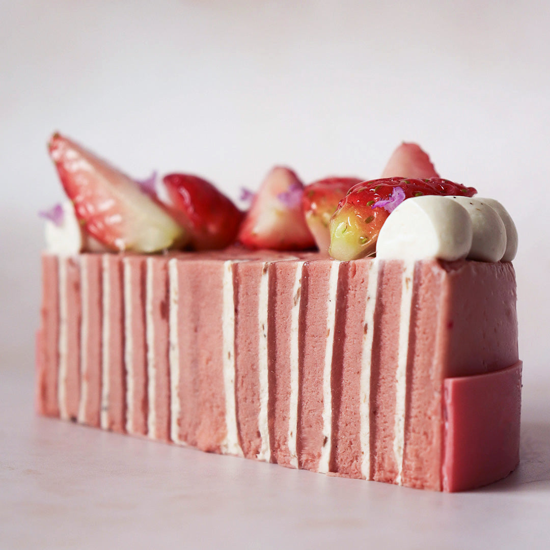 Strawberry 'Swiss' Cake [ 4.5 inch ]